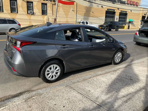 2022 Toyota Prius LE