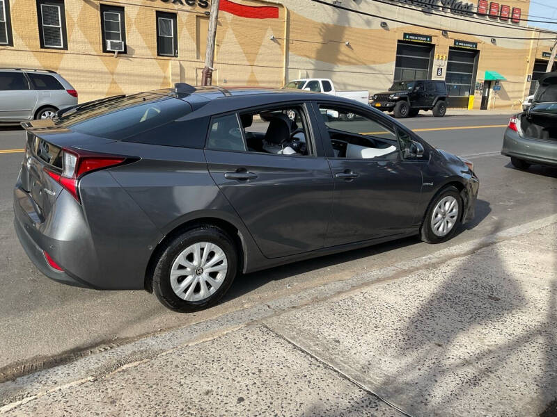 2022 Toyota Prius LE