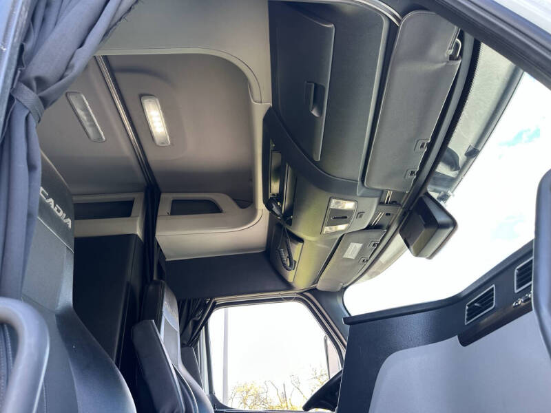 2020 Freightliner Cascadia