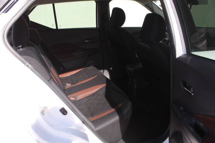 2020 Nissan Kicks SR