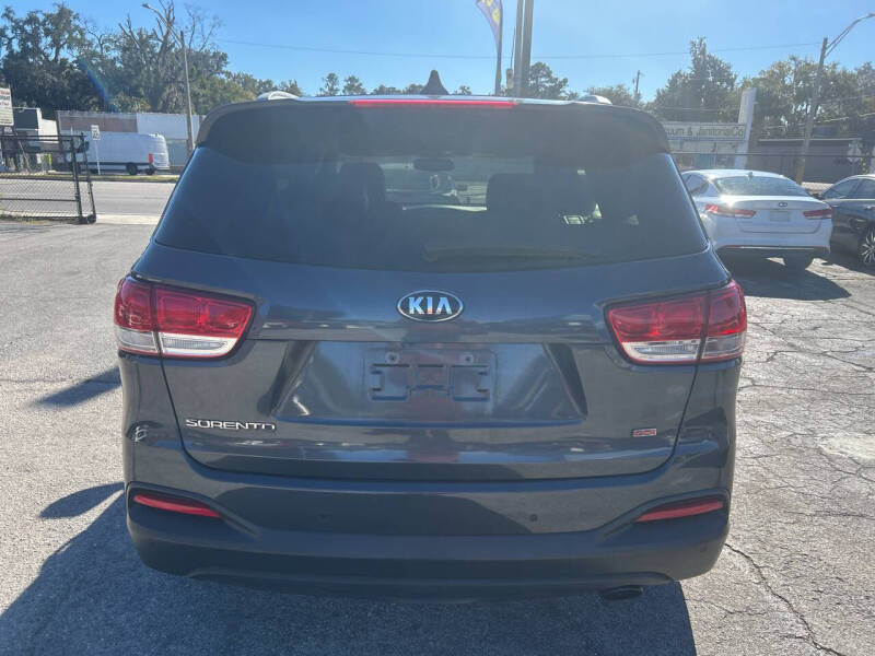 2017 Kia Sorento LX