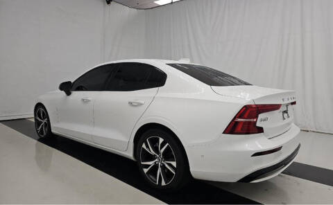 2024 Volvo S60 B5 Plus Dark Theme