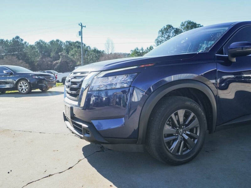 2022 Nissan Pathfinder SV