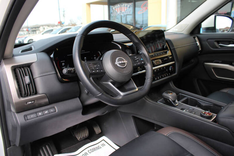 2023 Nissan Pathfinder Platinum