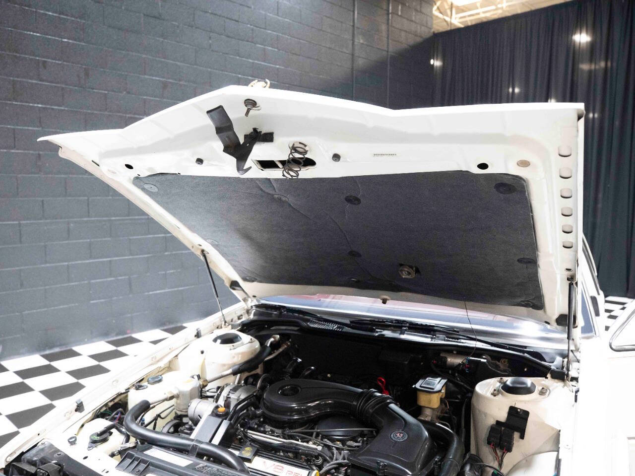 1990 Cadillac DeVille 56