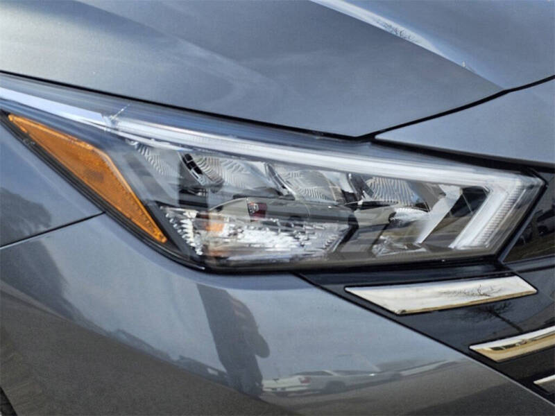 2025 Nissan Versa SR