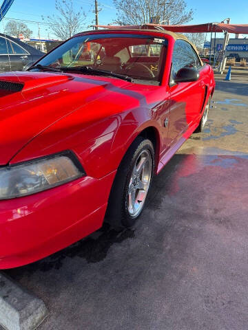 2004 Ford Mustang GT Deluxe