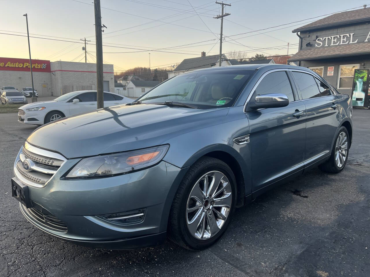 2010 Ford Taurus Limited's photo