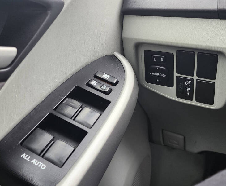 2010 Toyota Prius III