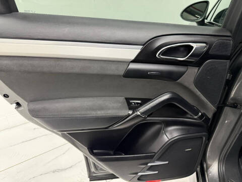 2016 Porsche Cayenne GTS