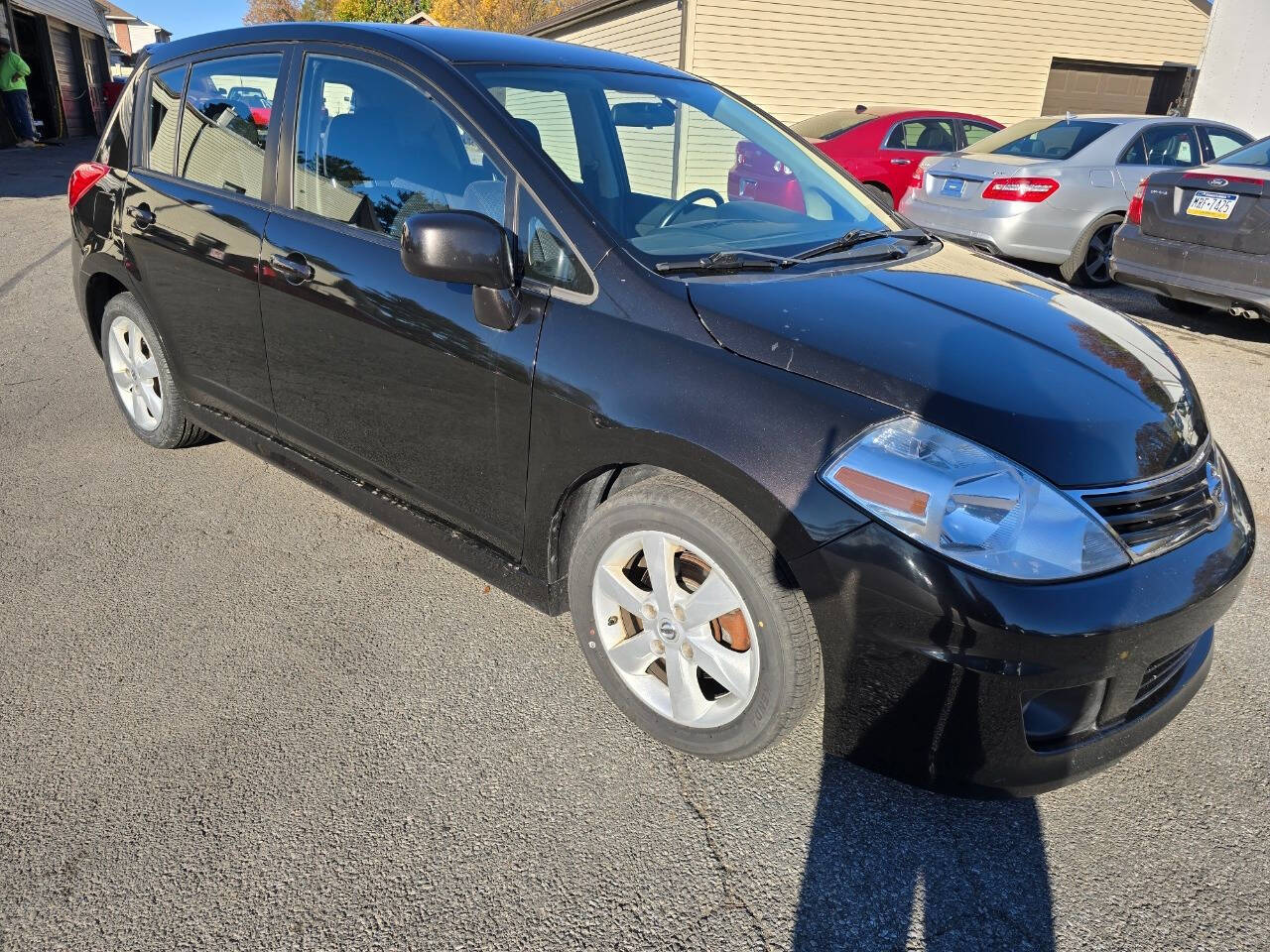 2011 Nissan Versa for sale at QUEENSGATE AUTO SALES in York, PA