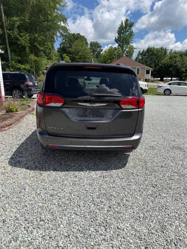 2017 Chrysler Pacifica Touring-L Plus