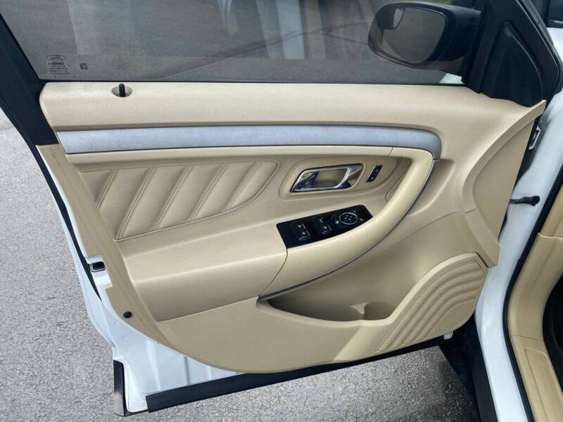 2015 Ford Taurus