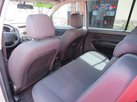 2009 Kia Rondo LX