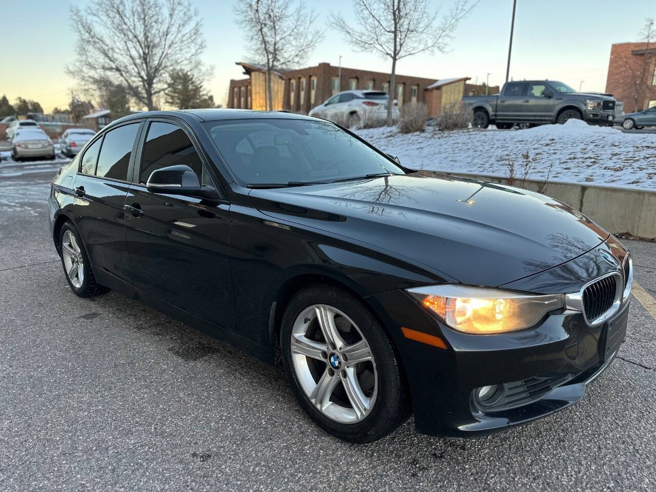 BMW 3 Series 328i Sedan RWD