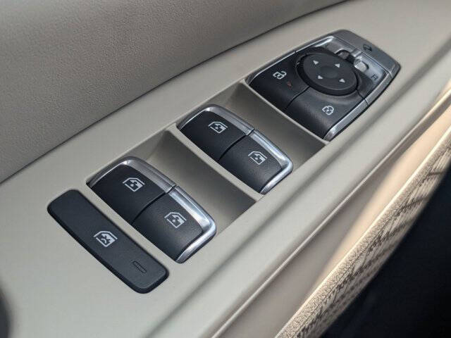 2025 Kia Carnival SX