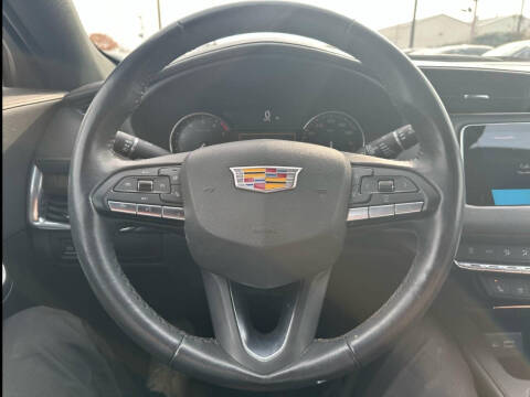 2022 Cadillac XT4 Premium Luxury