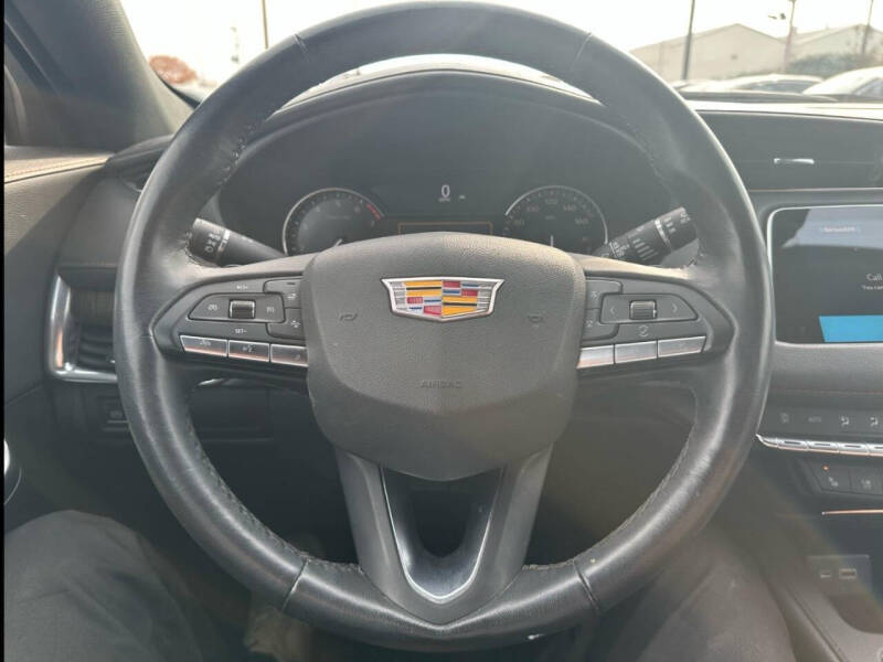 2022 Cadillac XT4 Premium Luxury