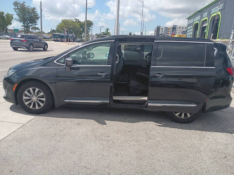 2017 Chrysler Pacifica Touring Plus