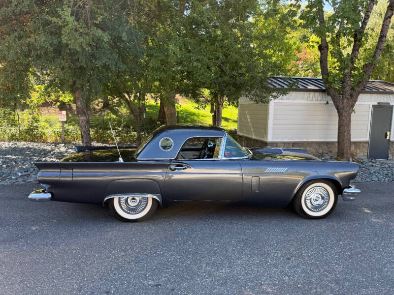 1957 Ford Thunderbird