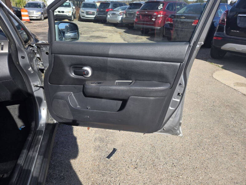 2009 Nissan Versa 1.8 SL