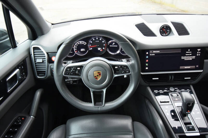 2023 Porsche Cayenne null photo 28