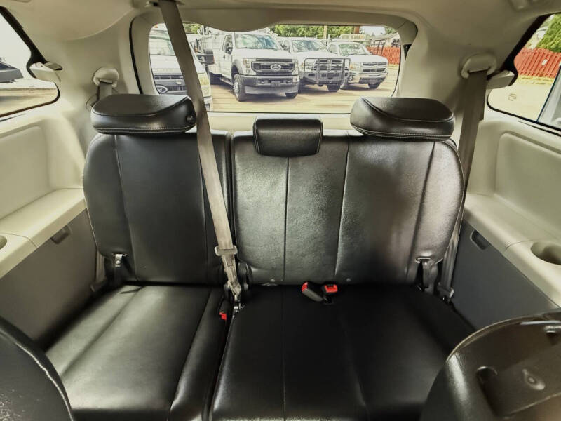 2012 Toyota Sienna SE 8-Passenger