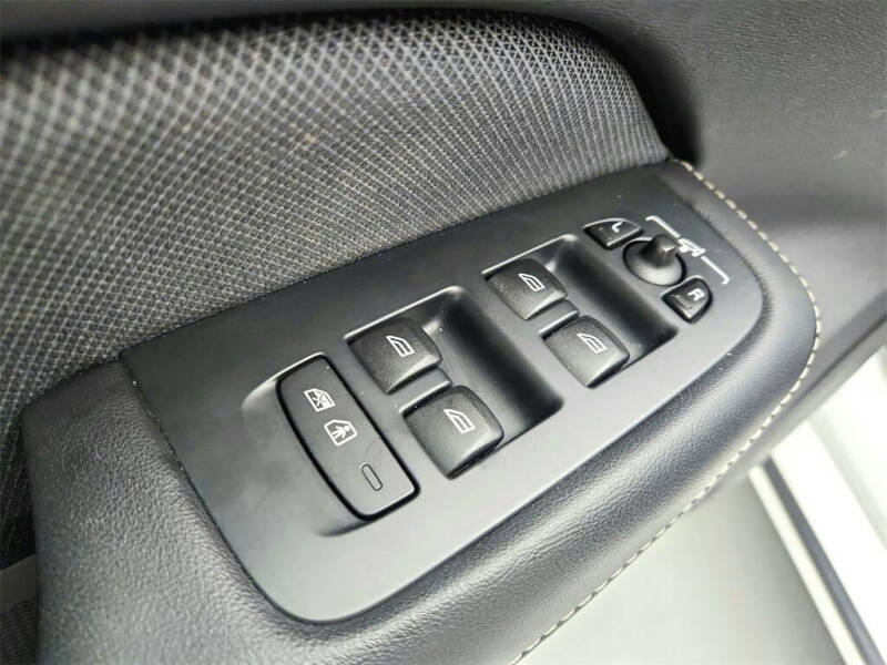 2019 Volvo S60 T6 R-Design