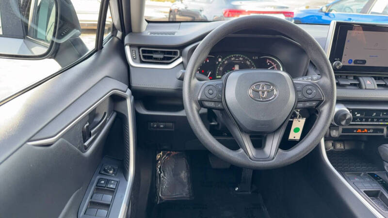 2025 Toyota RAV4 LE