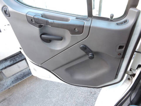 2009 Freightliner M2 106