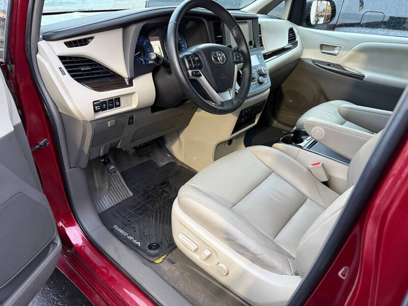 2015 Toyota Sienna XLE 8-Passenger