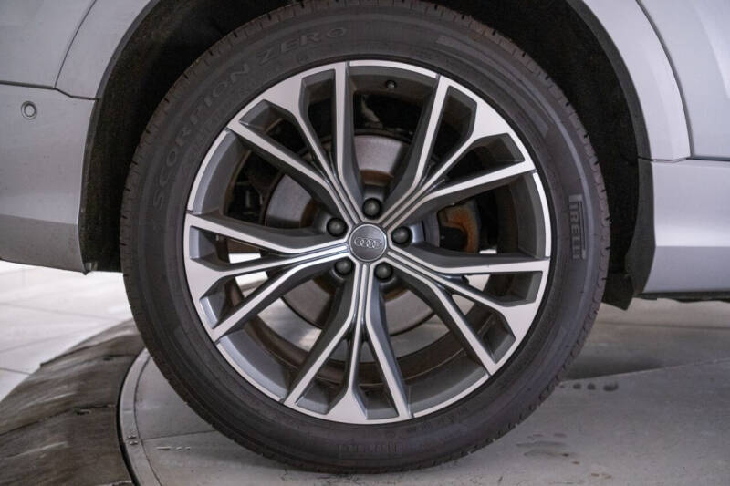 2020 Audi Q8 quattro Premium Plus 55 TFSI