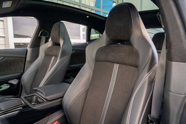 2022 Aston Martin DBX 13