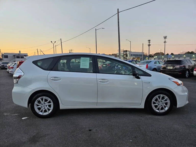 2014 Toyota Prius v Three