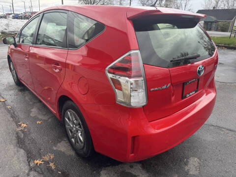 2016 Toyota Prius v Two