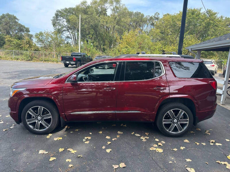 2017 GMC Acadia Denali photo 2