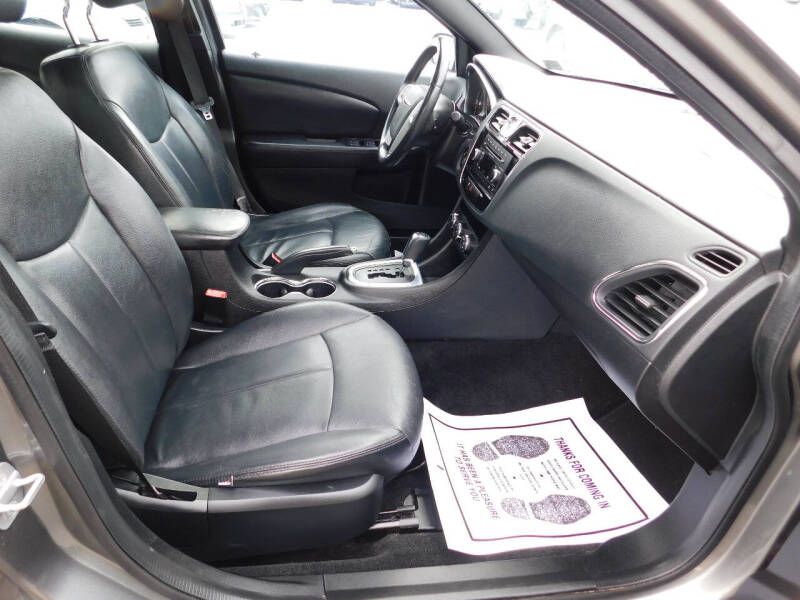 2013 Chrysler 200 Touring