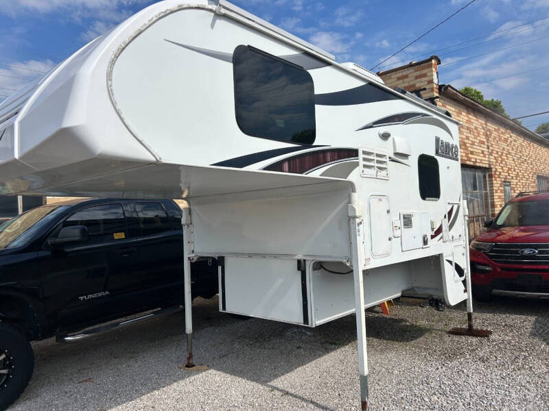 2019 Lance 825