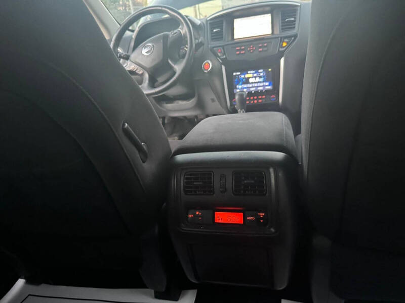 2015 Nissan Pathfinder SV