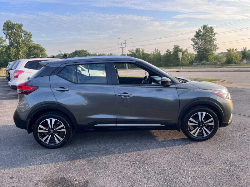 2019 Nissan Kicks SR