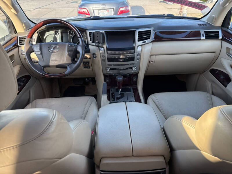 2013 Lexus LX 570
