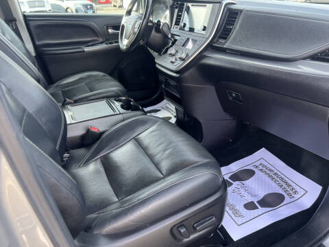 2016 Toyota Sienna SE Premium 8-Passenger