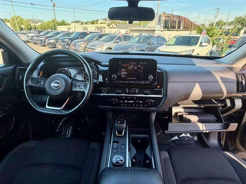 2022 Nissan Pathfinder SV