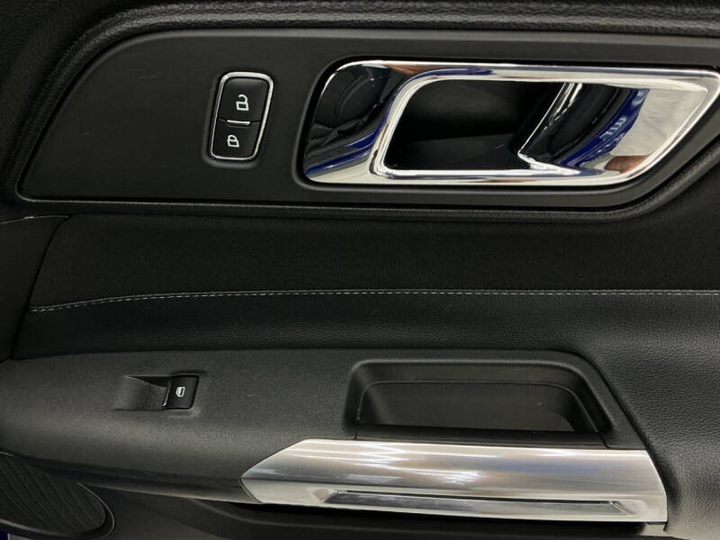 2016 Ford Mustang V6