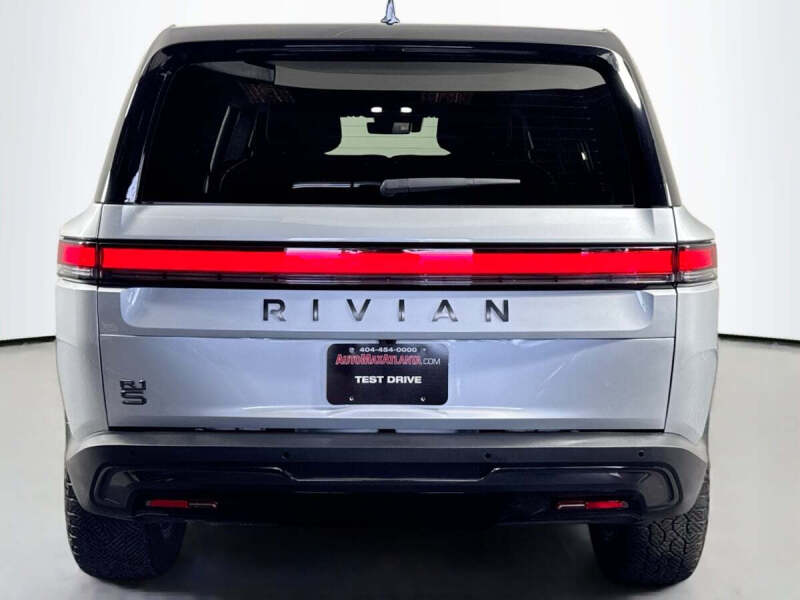2025 Rivian R1S