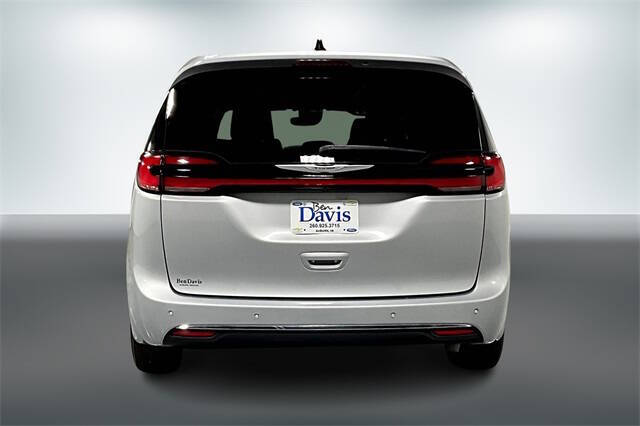 2023 Chrysler Pacifica Plug-In Hybrid Limited