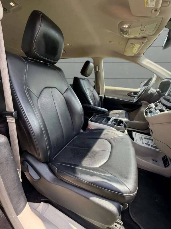 2020 Chrysler Voyager LXi