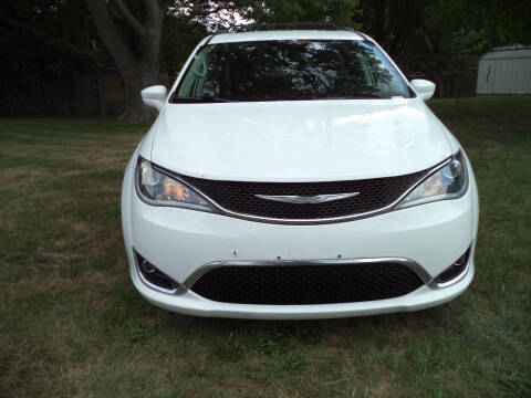 2017 Chrysler Pacifica Touring-L