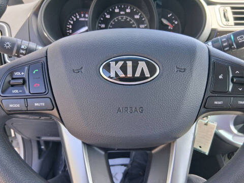 2016 Kia Rio 5-Door LX
