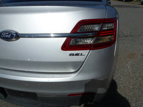 2017 Ford Taurus SEL